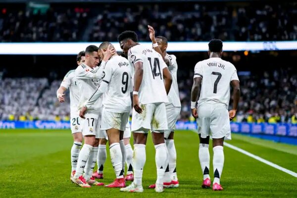 Florentino Perez prepares to make a major transfer to Real Madrid