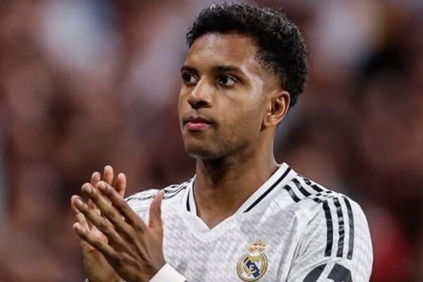 Two possible exits for Real Madrid&rsquo;s forward line: Arsenal, on the attack