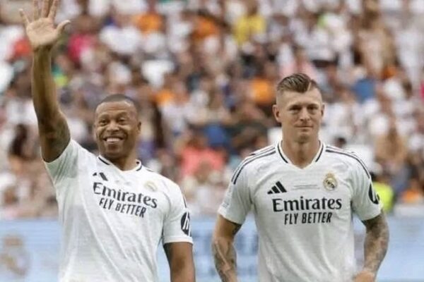 Toni Kroos leads the Real Madrid celebrations at the Corazón Classic Match